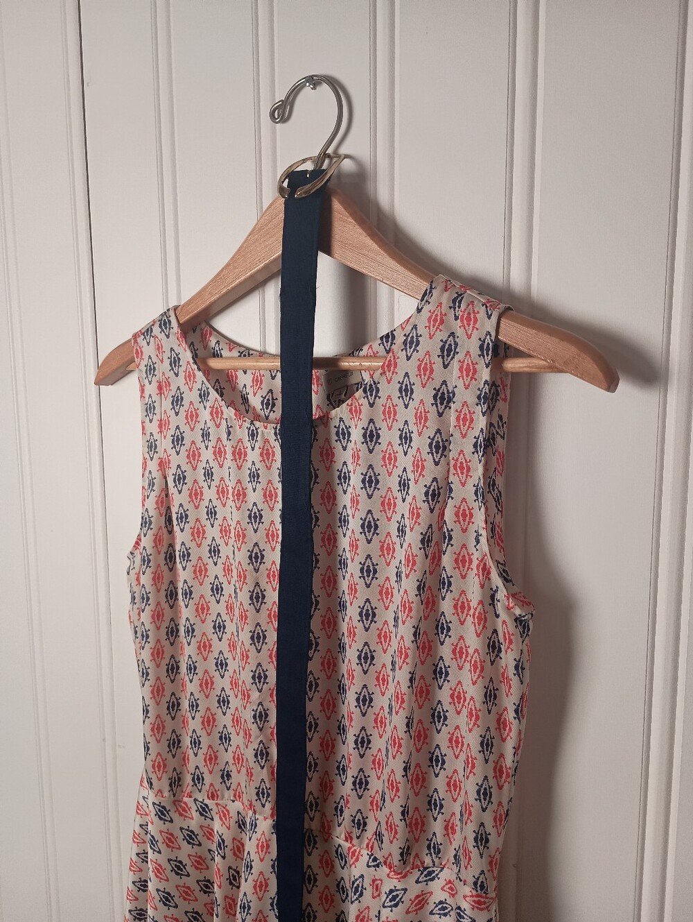 Cremieux- Sleeveless Ivory Printed Shift Dress with Red and Navy Motif- Size 6